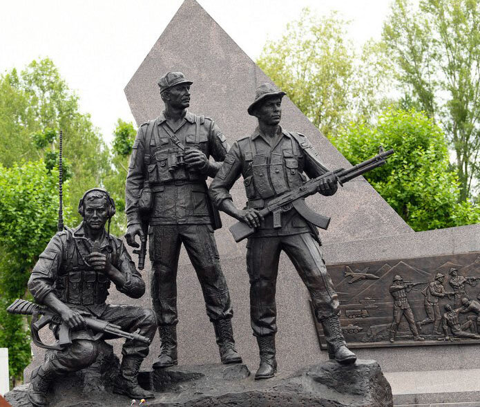 Памятник в Казани.