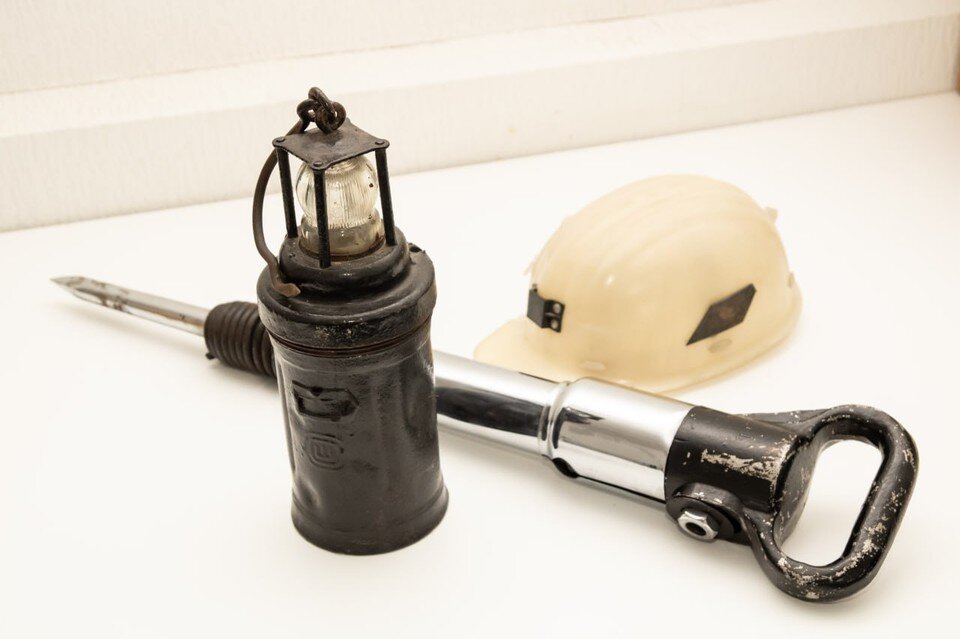    На сегодня собрано свыше 120 экспонатов, демонстрирующих трудовой подвиг представителей различных профессий Донбасса. Фото: Телеграм Лариса Толстыкина