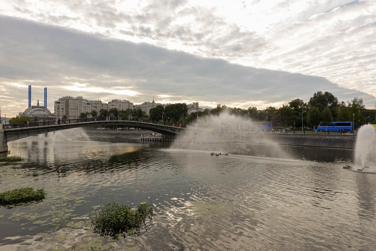 Прогулка по Москве. Гастроном, который сожгли Коровьев и Бегемот, дом из  