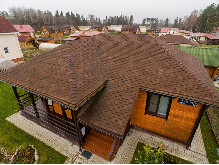 Крытая черепицей крыша