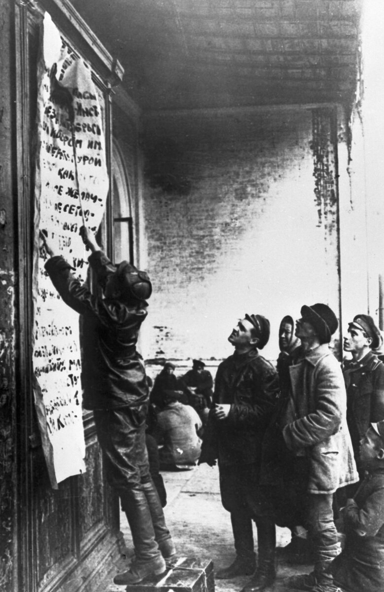    7 сентября 1918 года Президиум Всероссийского центрального исполнительного комитета (ВЦИК) принял постановление о слиянии ПТА и Бюро печати при ВЦИК. Новое объединение получило название Российское телеграфное агентство РОСТА. Работало оно при ВЦИК / РИА Новости