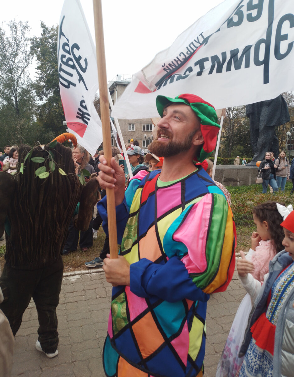 Нашему городу -877, но он  как всегда молод, красив, хорош собой, да ещё в в полном расцвете сил, радует своих жителей и гостей, историческими  памятниками, итересными музеями, замечательными...-63