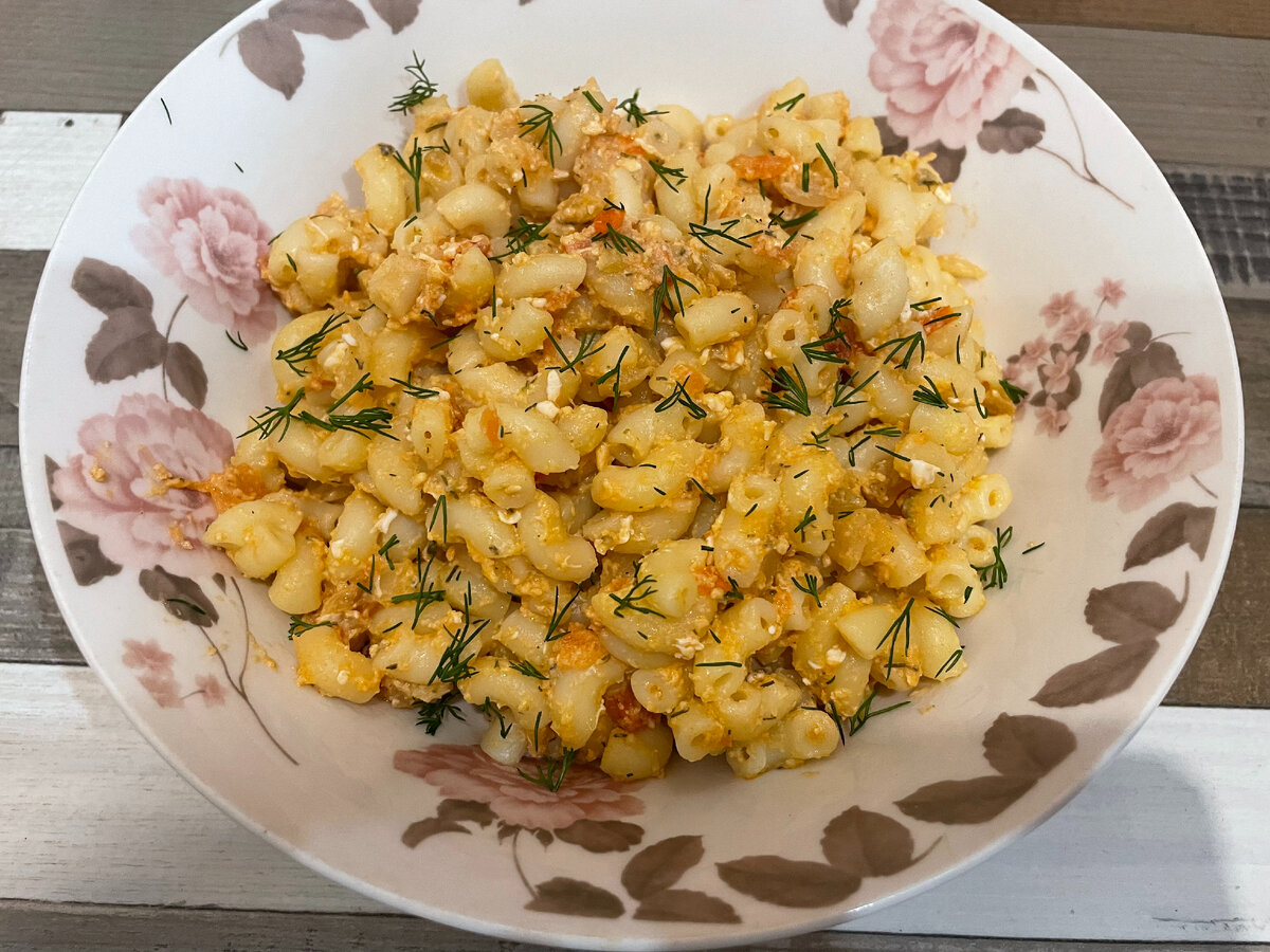 Макароны в томатном соусе с яйцом и луком. Простое блюдо на сковороде |  Еда, как хобби | Дзен