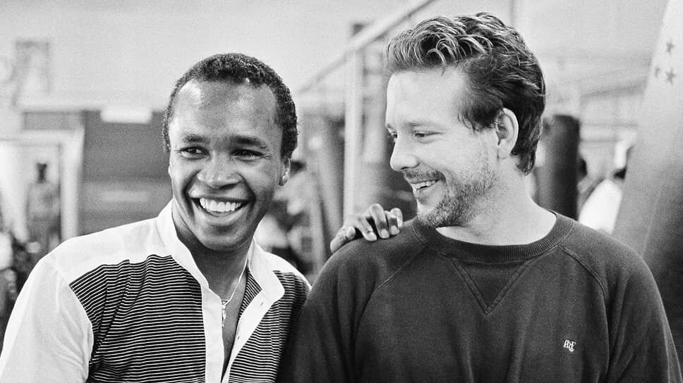    «Я люблю сниматься в кино, потому что здесь все зависит от тебя. Это не бизнес и не политика. Либо ты хороший актер, либо нет»   
Единственное место, где Рурк мог дать выход своей агрессии, — боксерский ринг. Первый свой бой он выиграл в 12 лет. Начав заниматься боксом, Рурк совсем забросил учебу и с трудом окончил школу. Другим занятием, которое нравилось Рурку, было участие в школьных театральных постановках. Но окончательно будущий актер определился с профессией после того, как один из друзей пригласил его сыграть роль в постановке «Высокий надзор» по пьесе Жана Жене    
На фото: с боксером Шугаром Рэем Леонардом (слева) Lennox McLendon/AP