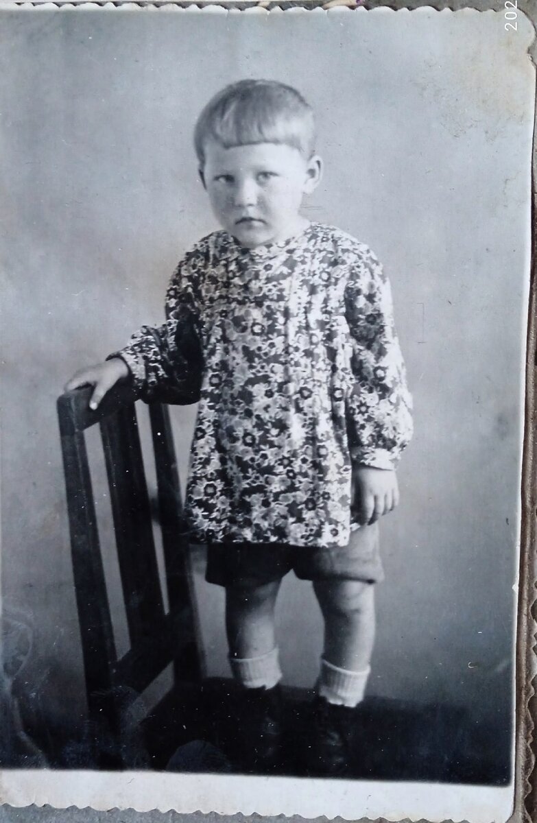 Мама. Много лет спустя мне попадется на глаза фотография Маси с похожим взглядом.