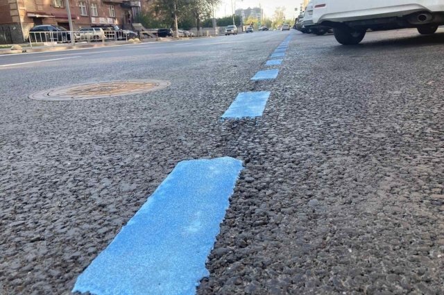    Что означает голубая разметка на дороге?