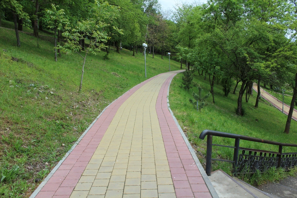 Горпарк Майкоп. Майкоп Центральный парк. Городской парк Майкоп набережная. Парк Горького Майкоп.