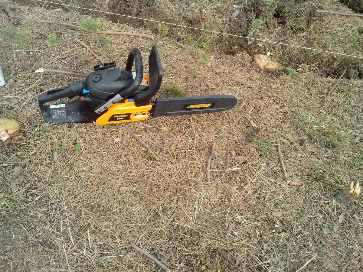 Китайская бензопила. Тогда еще новая.