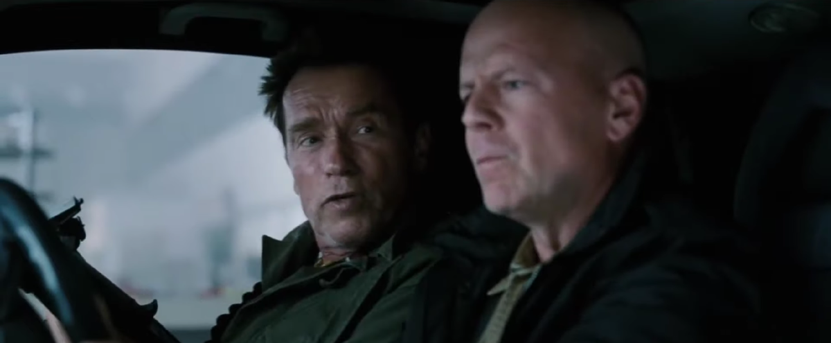 Арнольд Шварценеггер и Брюс Уиллис в фильме "Неудержимые 2", 2012 год.