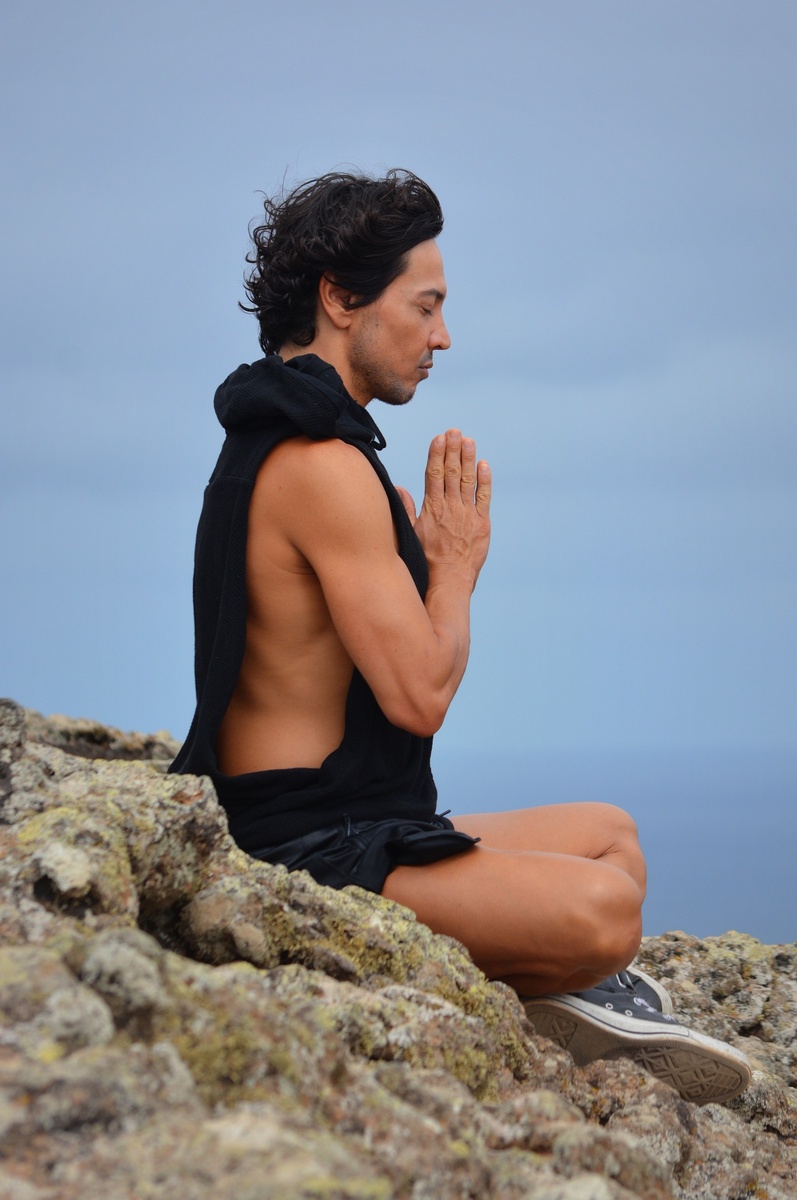 https://pixabay.com/get/5fe0dc414355b108feda84608229357f1c3dd9ec574c704c722e7dd5954cc450/meditation-909297_1920.jpg