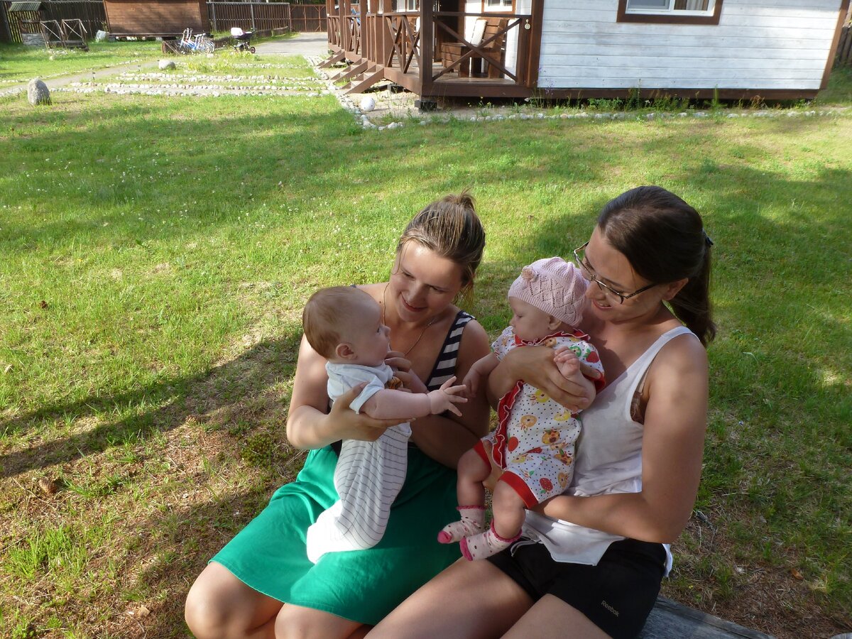 Это наш дружочек, мы вместе лежали в послеродовом отделении, маме и малышу помог Млекоин для разработки, увеличения лактации и у них не было аллергии.