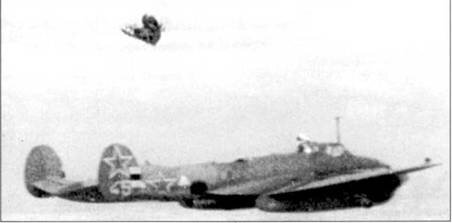 Фото: тот самый момент, в котором запечетлено испытания кресла катапульты.