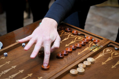 Игра в нарды.