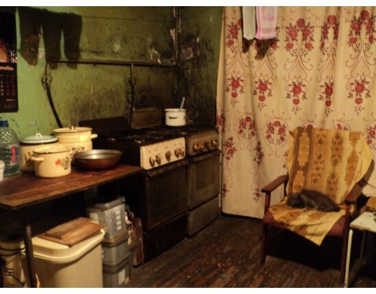 Кухня в коммуналке.