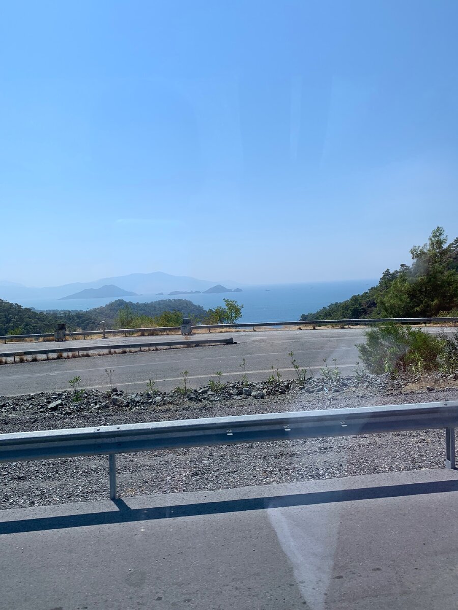 «Едем в автобусе к отелю»