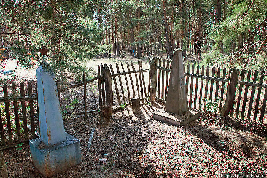 Кто знает, почему раньше были столбики, а не кресты?