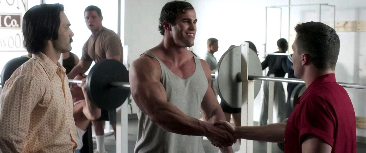 В роли 21-летнего австрийца Шварценеггера снялся 28-летний австралиец Калум Фон Могер. Что тут скажешь - тоже достижение, разве нет? 