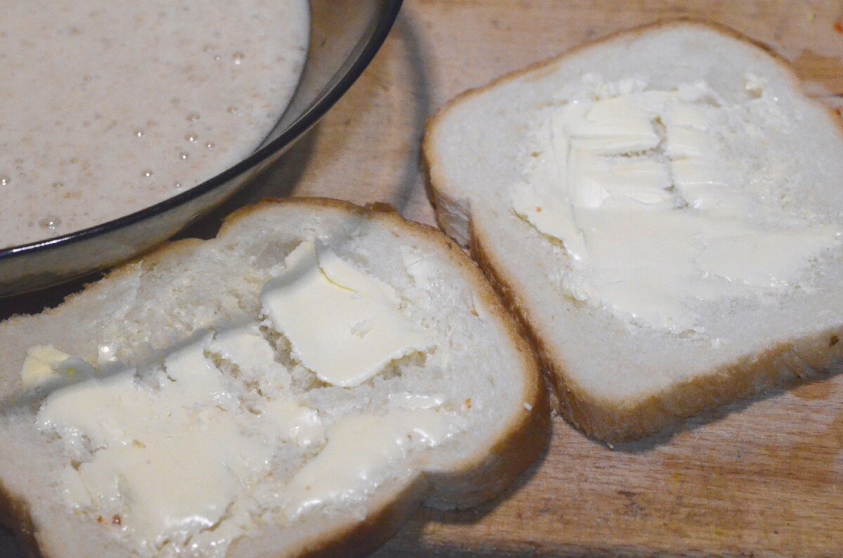 Приготовили гренки с хурмой в специальной пропитке. Это бомба, друзья! (по нашему мнению)