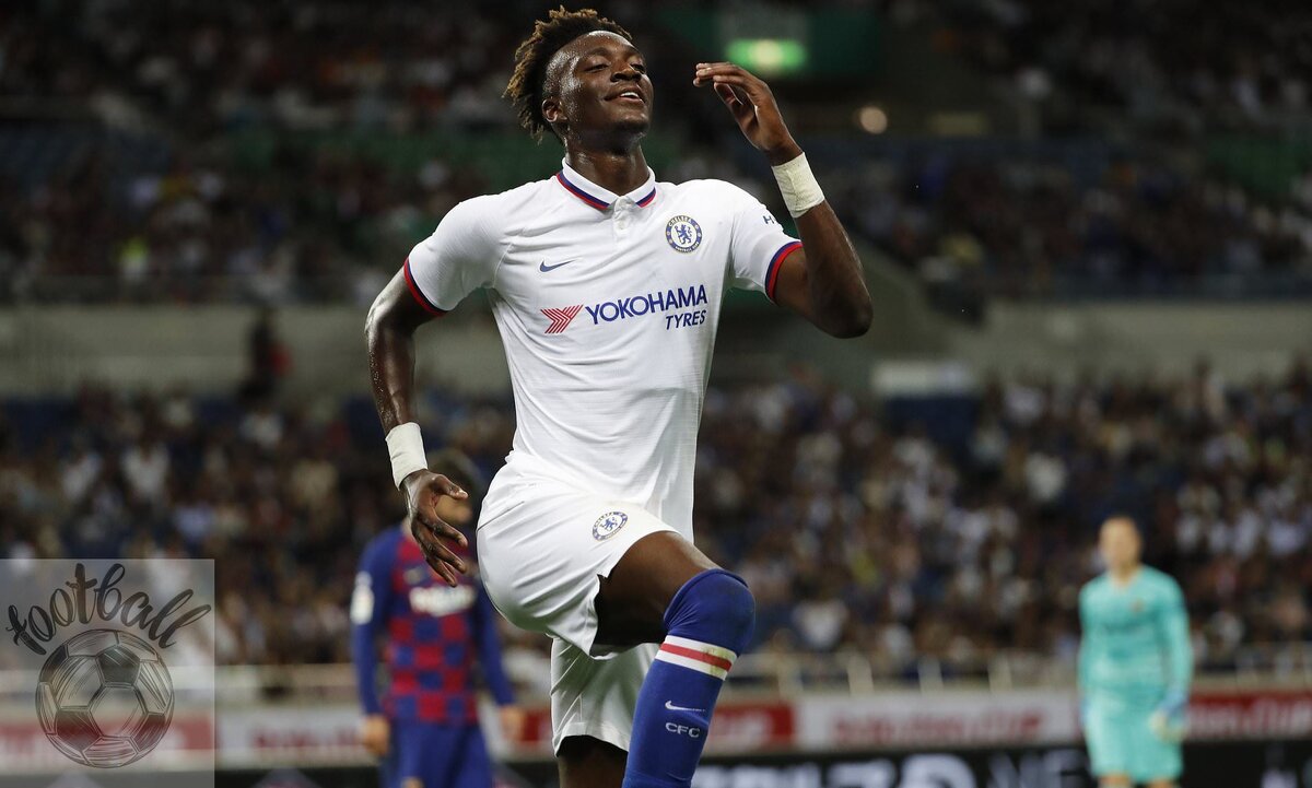 Когда вспомнил запах новенького бентли, ждущего у стадиона.