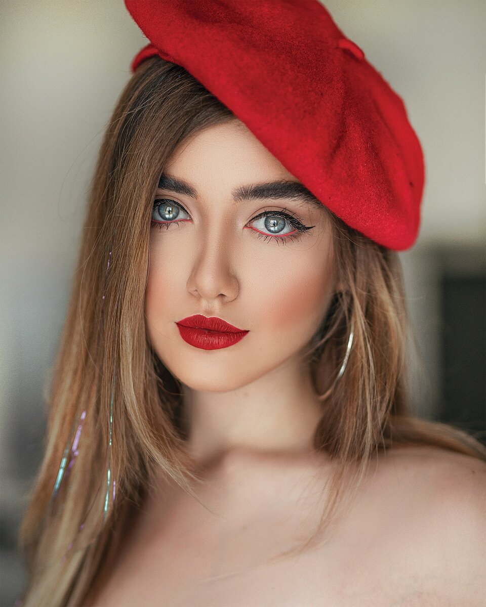 https://www.pexels.com/photo/portrait-photo-of-woman-in-red-lipstick-and-red-beret-hat-posing-2816544/