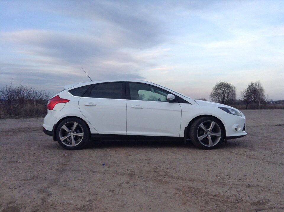 Эти итальянские колеса дополнили классный дизайн машины.