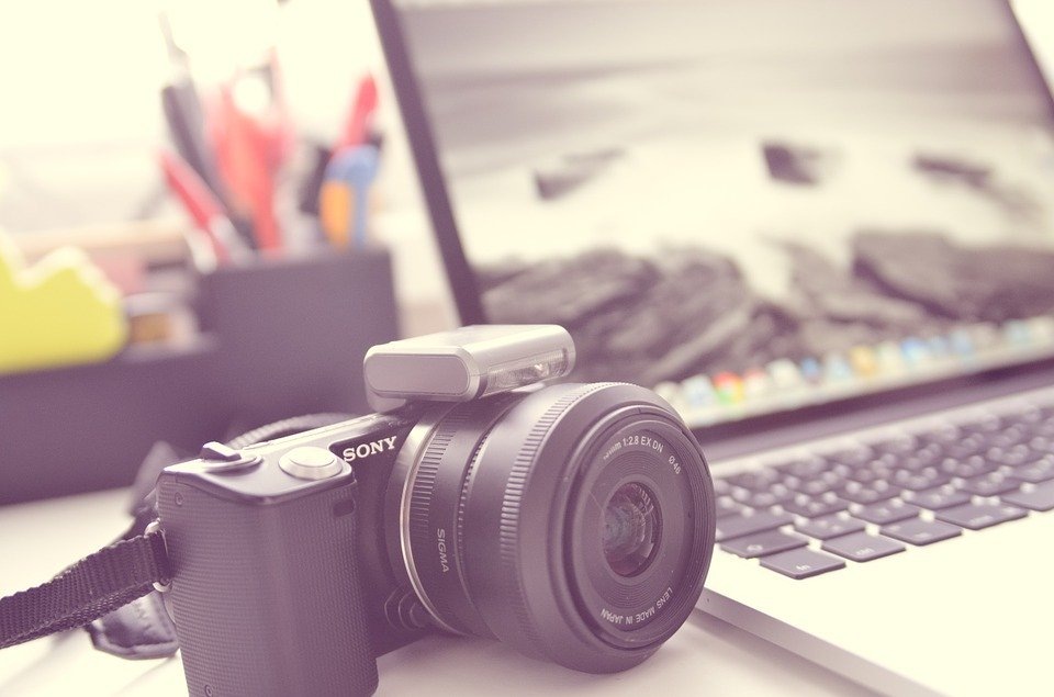 https://cdn.pixabay.com/photo/2014/05/05/19/53/keyboard-338505_960_720.jpg