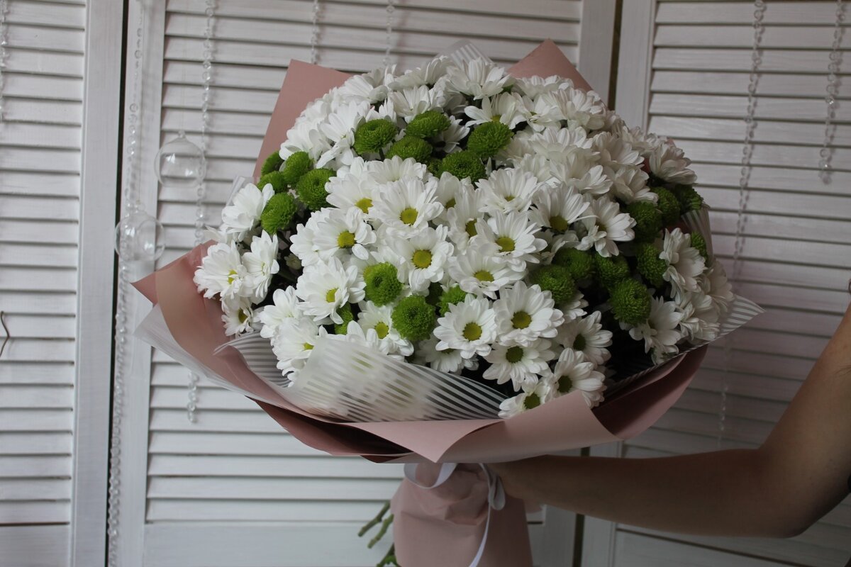 Нино продемонстрировала букет от Виторгана. 