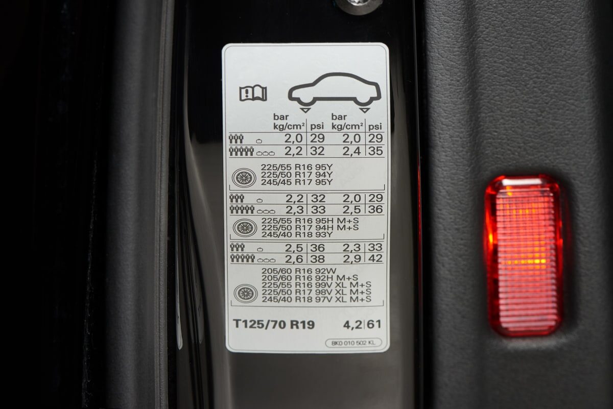 Важно: давление в шинах должно быть увеличено при полной зарядке ∙ © Continental