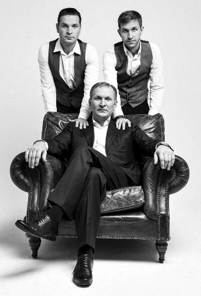 Федор Добронравов и сыновья. Слева Виктор, справа — Иван