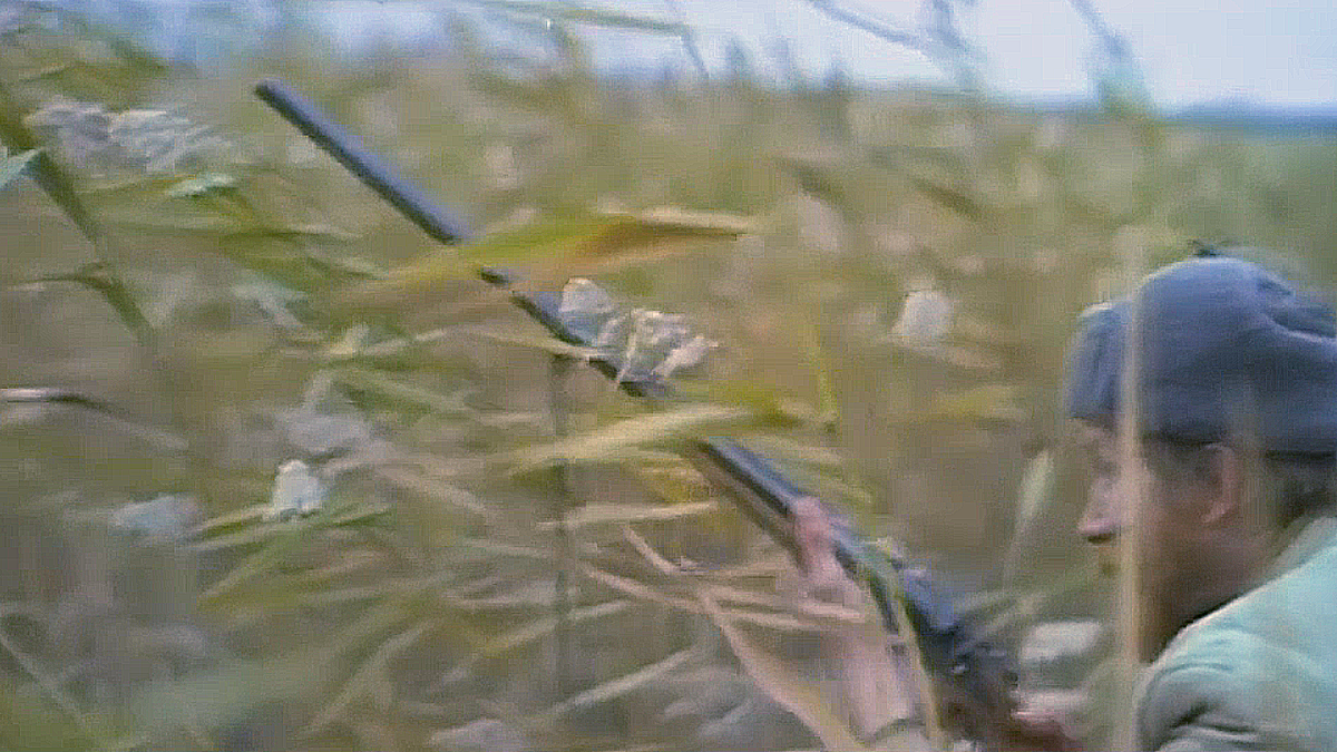 Виктор бычков особенности национальной охоты. Кузьмич особенности национальной охоты. Виктор бычков актер кузьмич. Лесник кузьмич. Виктор бычков особенности национальной охоты.