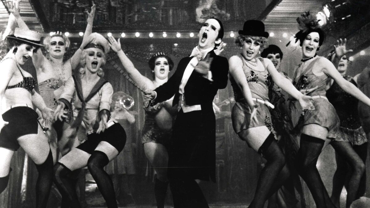 когда открылось первое кабаре в берлине. панк кабаре. кабаре варьете мюзик-холл. золотые двадцатые германия кабаре. кабаре берлин 1920е.