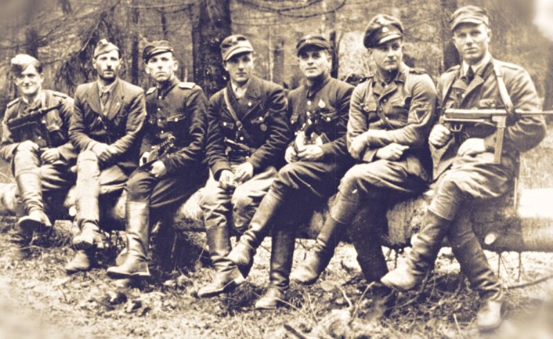 Фото 1. Бойцы УПА, 1943 г. Источник: Яндекс.Картинки