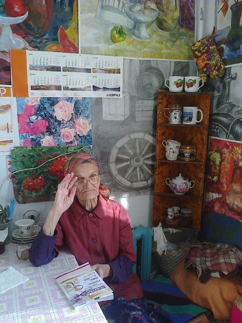 Наша любознательница.))) Здесь ей 98.