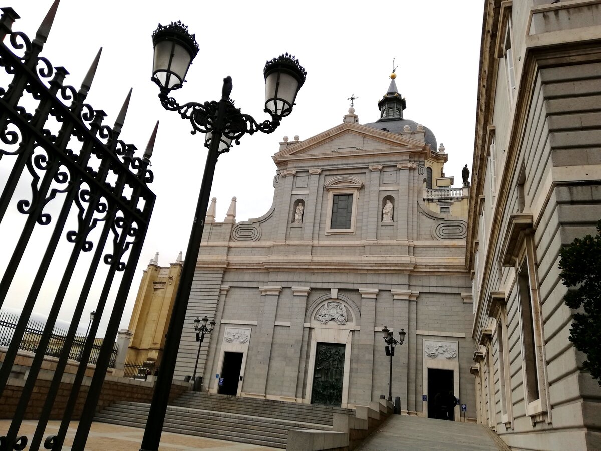 Годы строительства Кафедрального собора Мадрида: 1883-1993