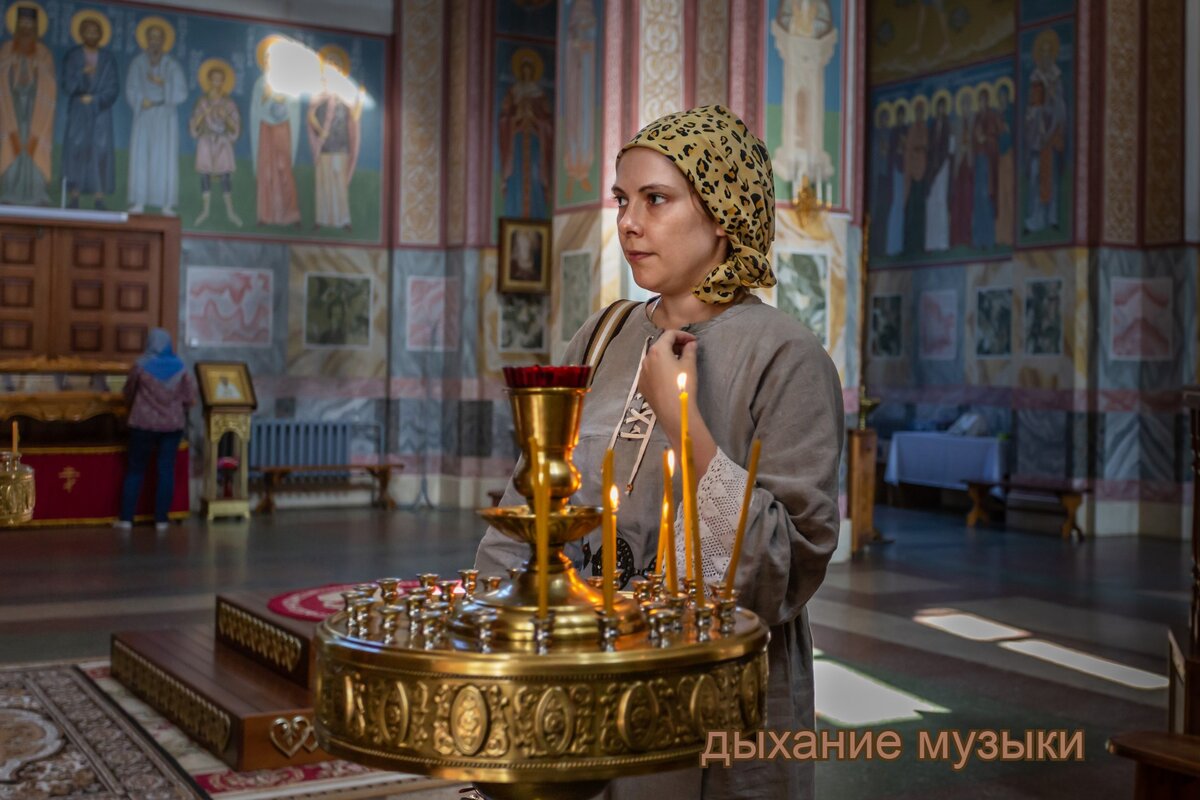 церковь, храм, женщина в храме, молитва, свечи, иконы,укрепление веры