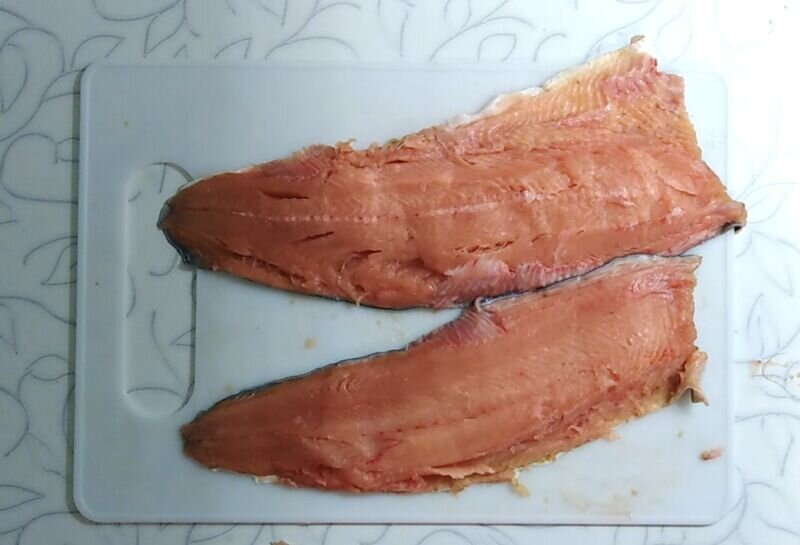 Лосось филе 800г. Филе горбуши в духовке рецепты чтобы была сочная. Филе горбуши сочные рецепты. Филе горбуши сочные рецепты. Меняет ли цвет филе горбуши при запекании.