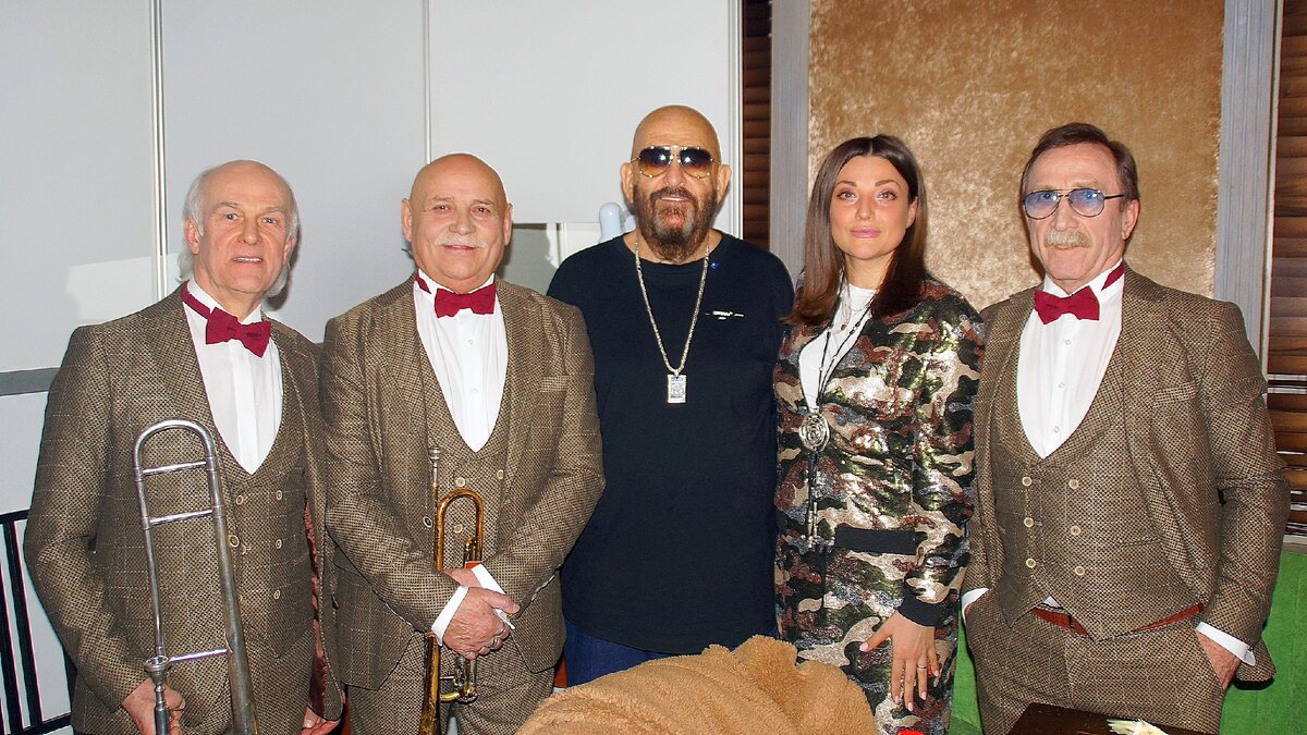 На фото слева направо: Анатолий Мешаев, Владимир Калмыков, Михаил Шуфутинский, Екатерина Ефименко, Владимир Ефименко. Фото: Е. Красножен