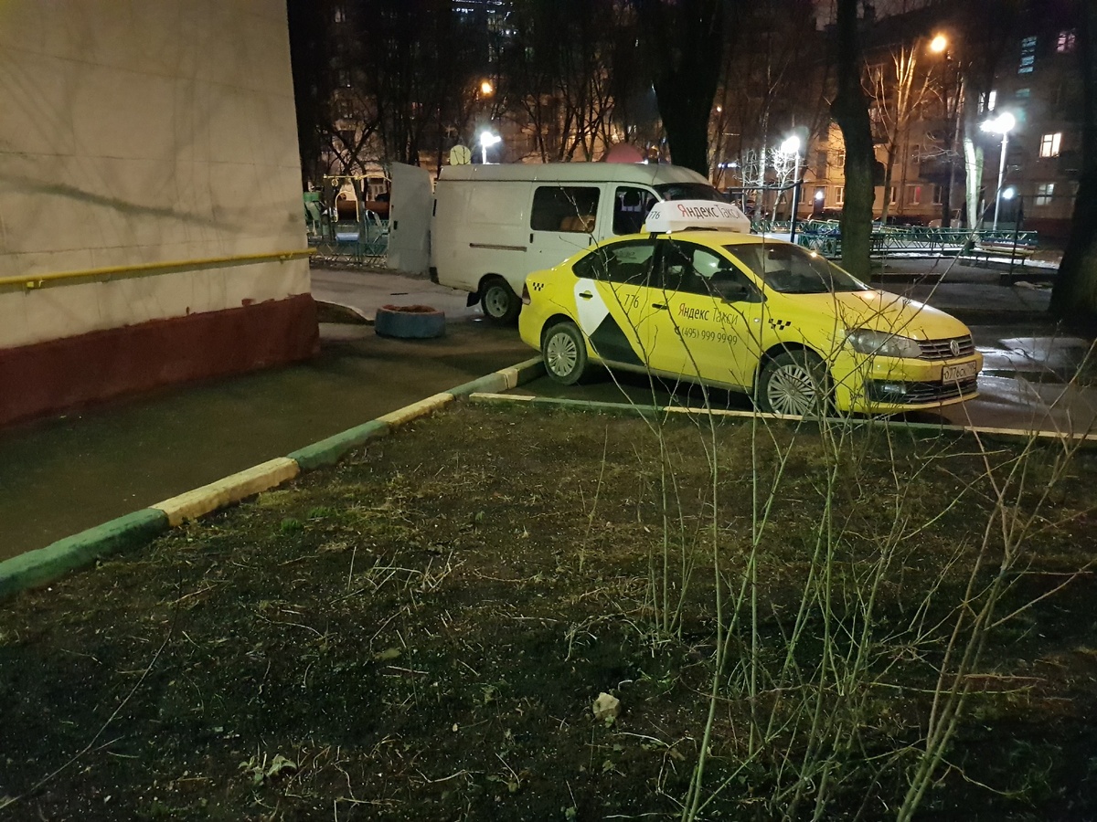 Не такси, а белая газель)