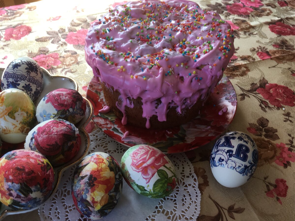 Этот кулич пекла в прошлом году моя соседка (не я:))