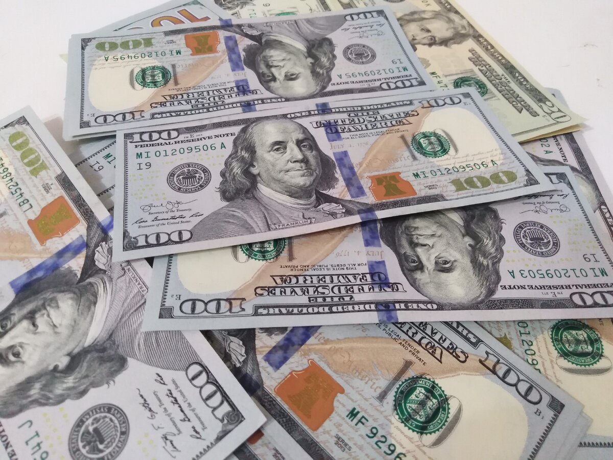 Бумажек неопределенно-зеленого цвета прибавилось, но счастья нет. И вы увидите почему.