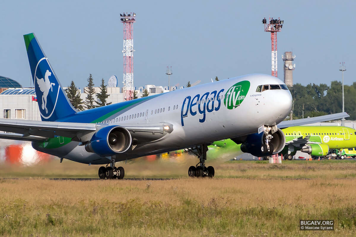 Самолеты авиакомпании икар. Boeing 767-300 Pegas. Pegas Fly самолеты. Pegas Fly Икар. Боинг 737 Икар.