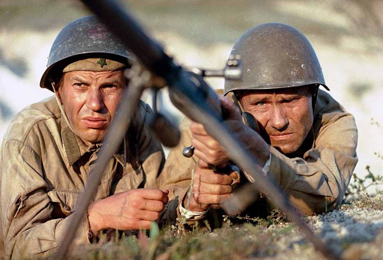 Действия драмы происходят летом 1942 года, когда изнурённые боями советские войска продолжают отступление и подходят к Сталинграду. Один из стрелковых полков получает задание – переправить через Дон Красную Армию. Впереди их ждут тяжелейшие бои, атаки и отступления, но ради Родины они готовы на всё.
