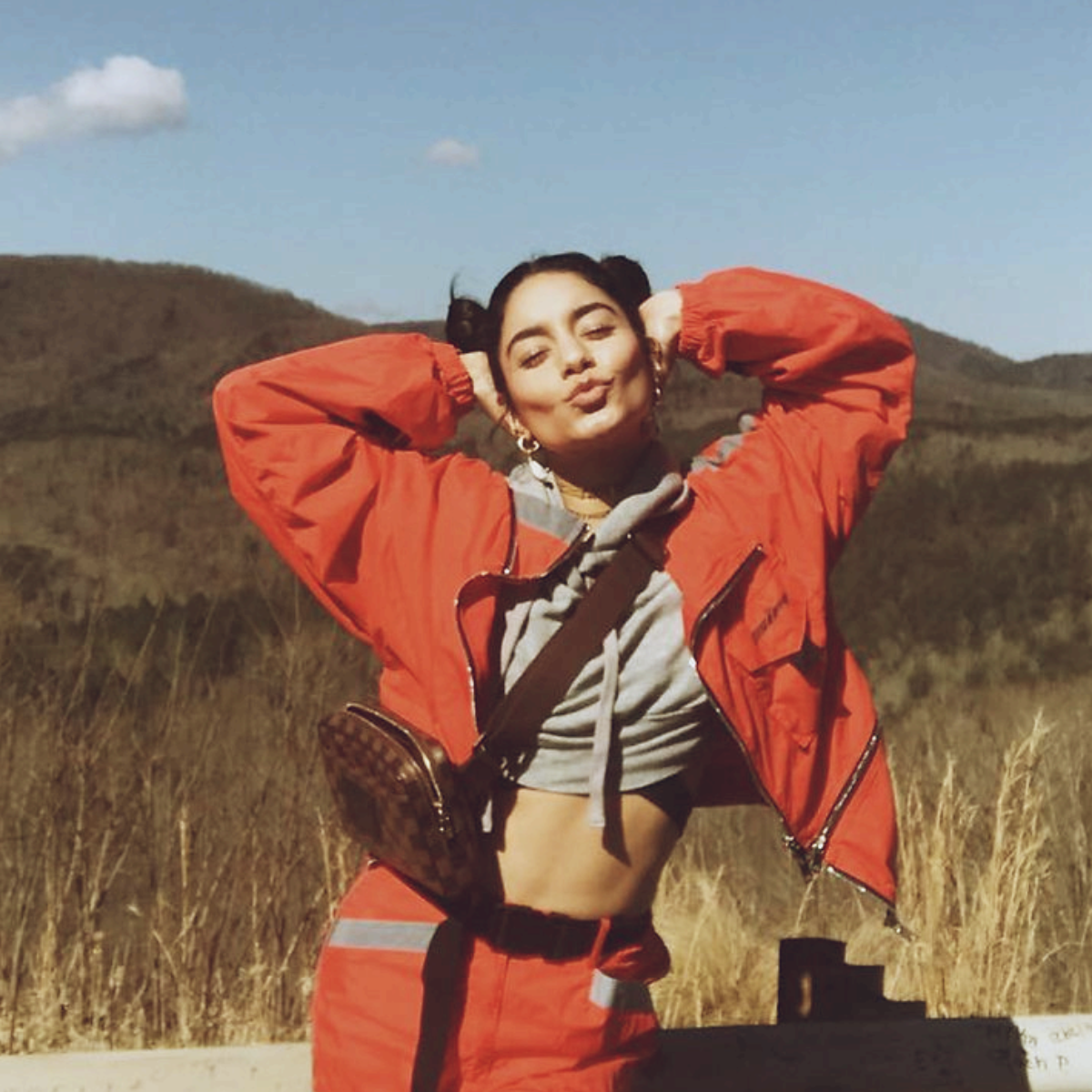 Ванесса Хадженс в 90-х выглядит очень хорошо! Изображение: Instagram / vanessahudgens.