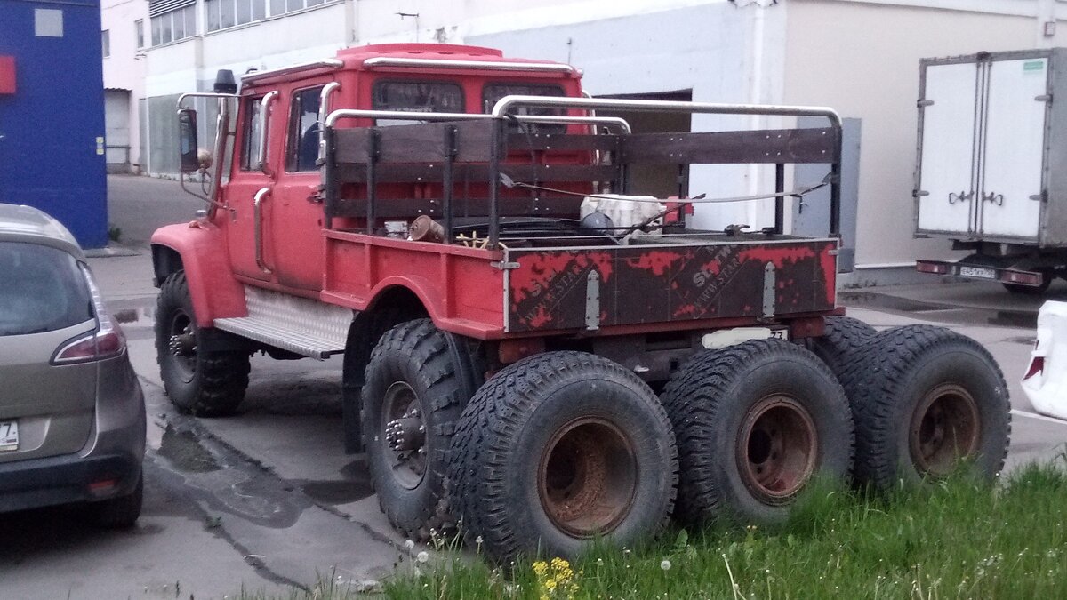 Тюнинг ГАЗона Садко и запасные летние колёса для шоссе.