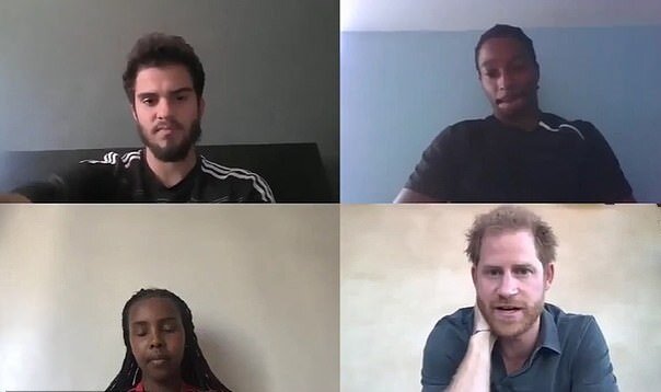 Вот он, герой благотворительности! Восторгайтесь. 