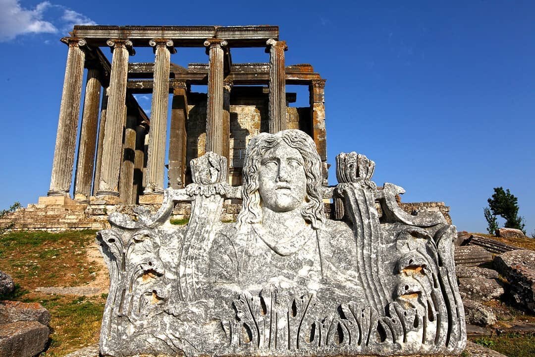 Развалины храма Кибелы во фригийской долине (территория современной Турции)