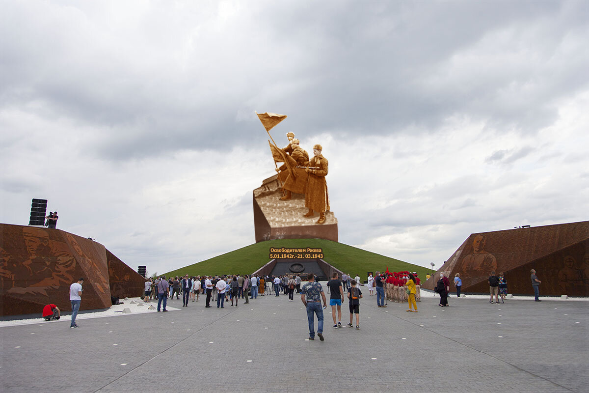 Альтернативный вариант памятника освободителям Ржева. Название "Освободителям Ржева"; стиль - реализм.