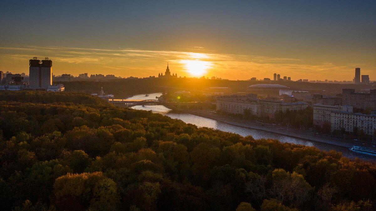 осенний закат в центре (фото автора)