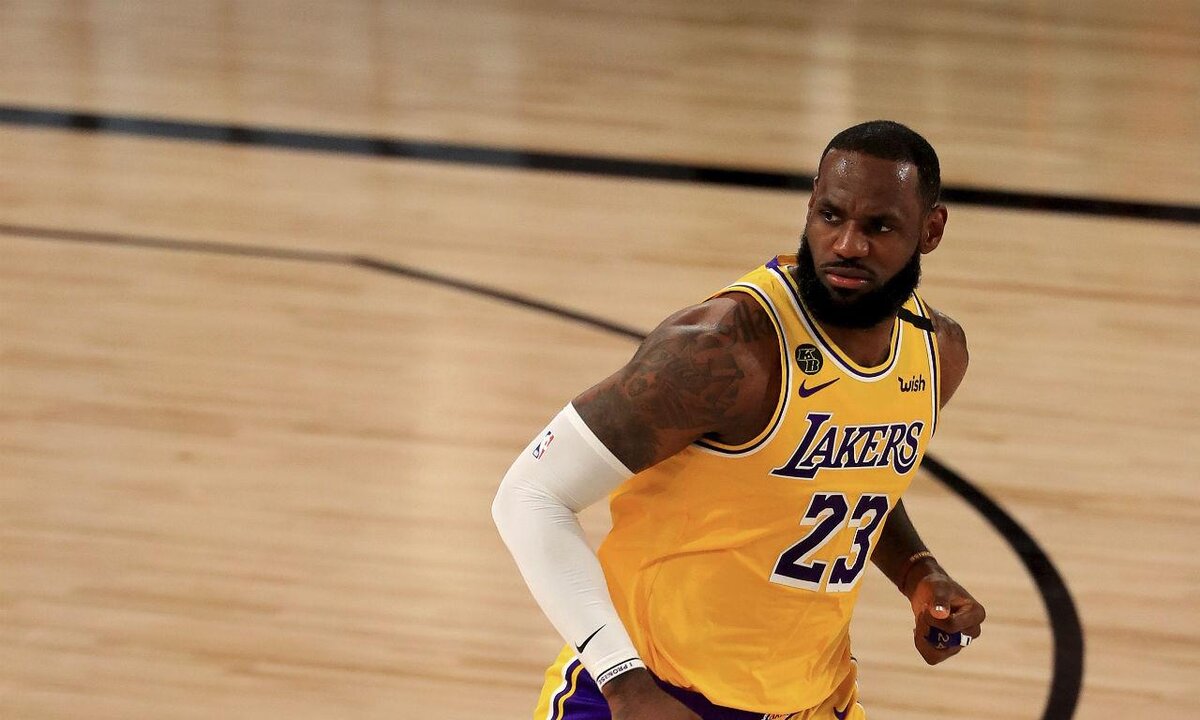 Леброн Джеймс