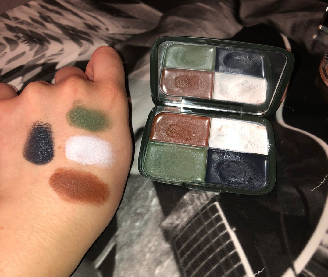 Свотчи оттенков TONY MOLY Camo Cream G9